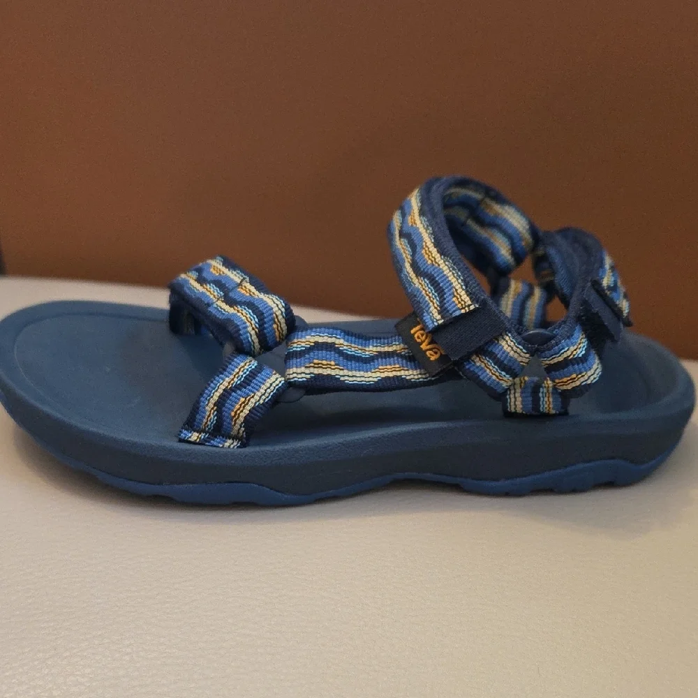 Teva Kids Hurricane XLT 2 sport sandals in the Kishi Dark Blue, Size 2, NWOB